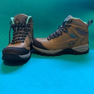Otah Women’s Hiking Boots